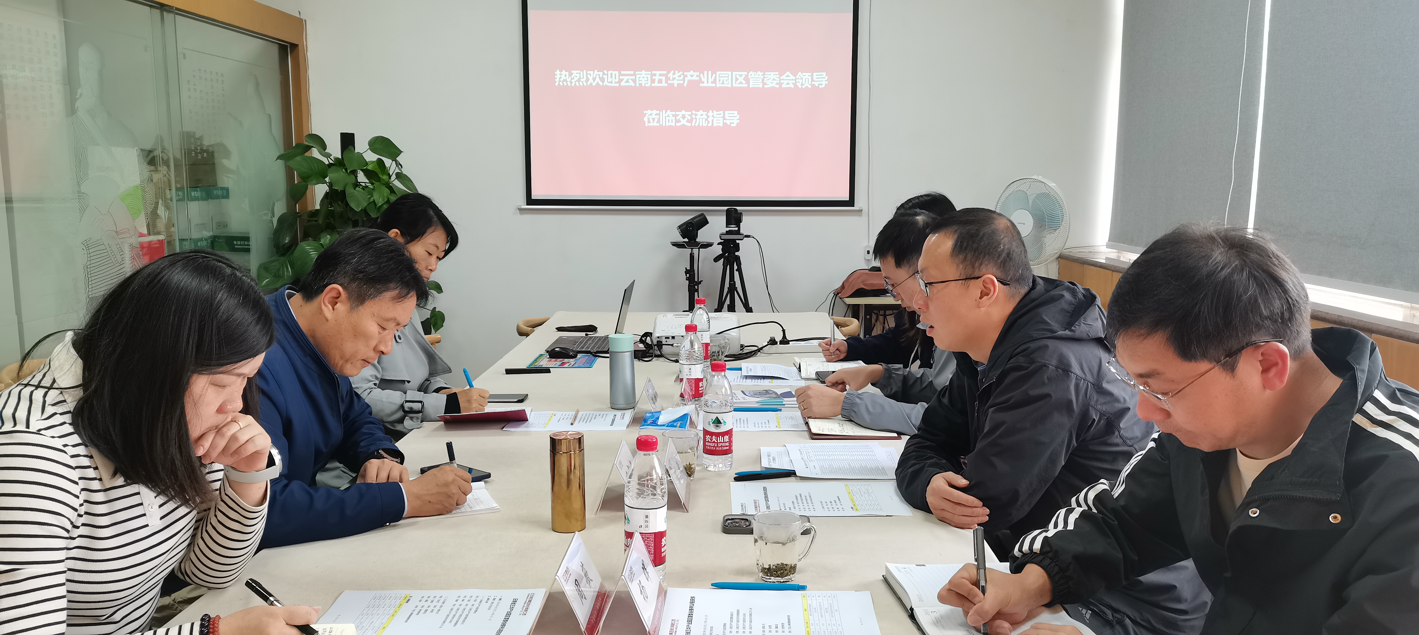 云南五華產(chǎn)業(yè)園區(qū)深入昆明公司，精準(zhǔn)調(diào)研助企解困