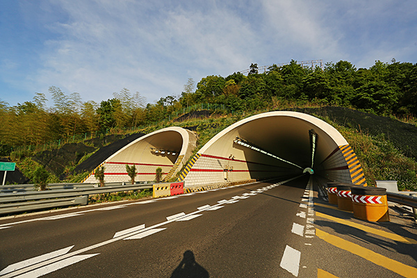 象山港连接线杨公山隧道 