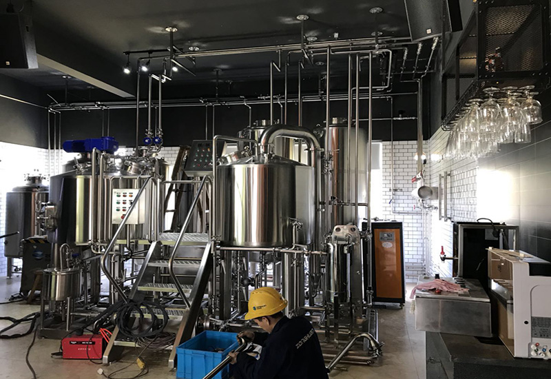 2017年 7月纵环500L精酿啤酒酒吧交钥匙工程完成安装