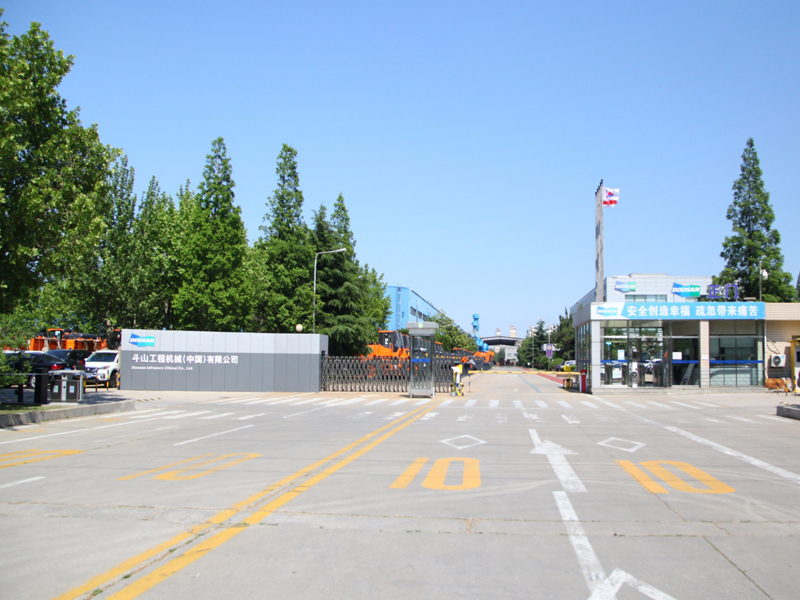 斗山工程機(jī)械（中國(guó)）有限公司