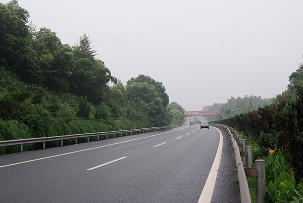 湖南长益高速公路路面