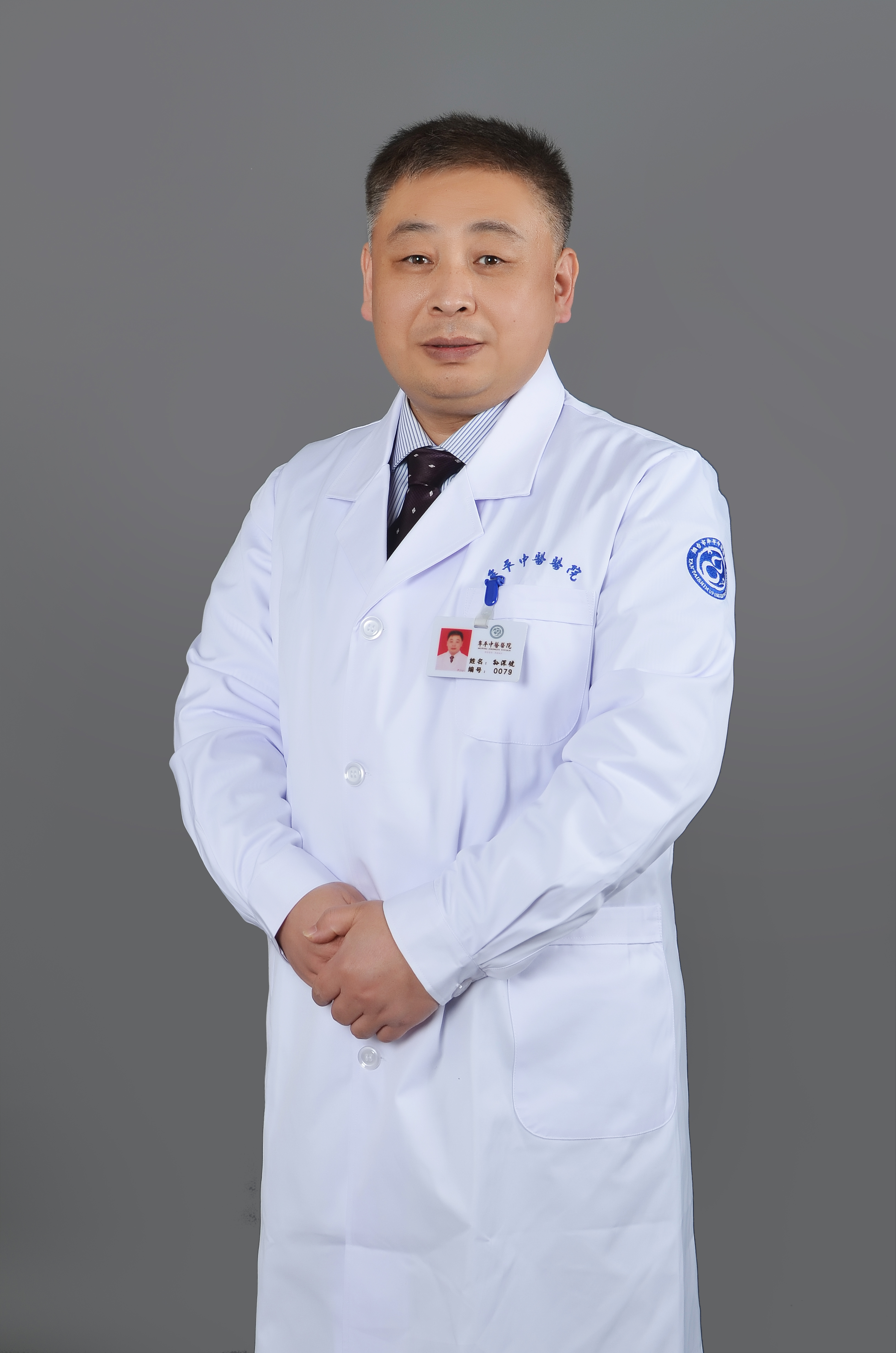 孫深琥  副主任醫(yī)師 煙臺(tái)市名中醫(yī)（藥）專(zhuān)家 胃腸肝膽病科主任 