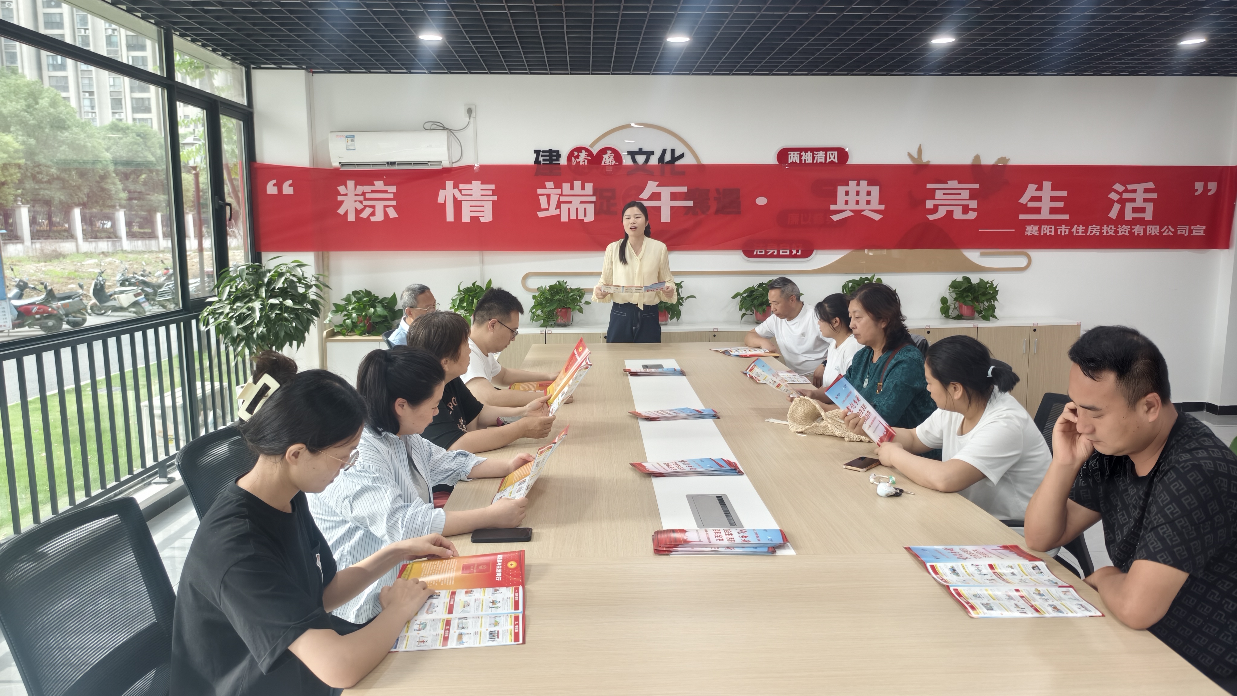 粽情端午?典亮生活 ——房投公司開展民法典進(jìn)社區(qū)普法活動(dòng)