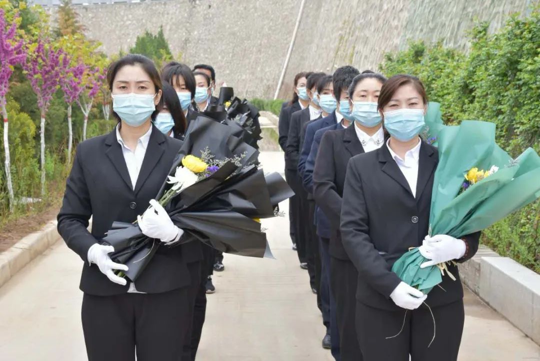 龍壽山庚子年“鮮花寄哀思”清明代客祭掃活動(dòng)圓滿結(jié)束