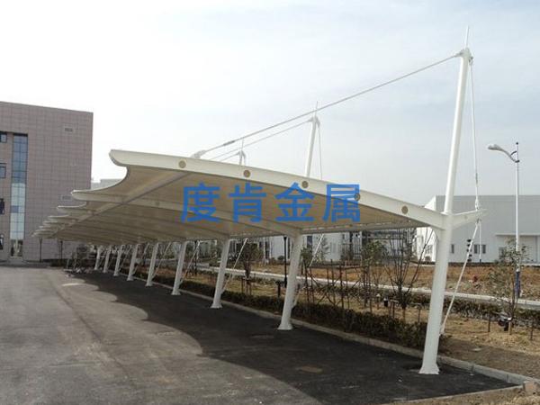 斜拉型膜結構車棚