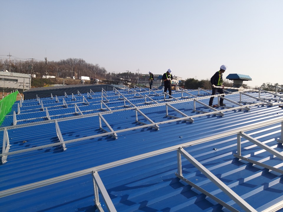 Adjustable Tri-angle bracket system for Solar Rooftop 55KW