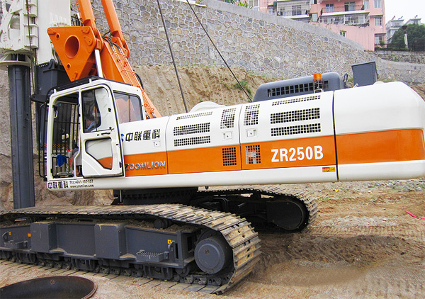 中聯(lián)牌旋挖鉆機(jī)，型號(hào)：ZR250B