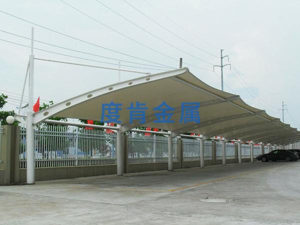 斜拉型膜結構車棚