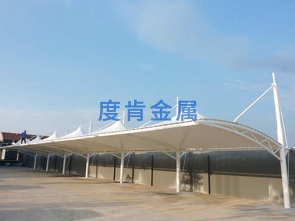 冒頂型膜結構車棚