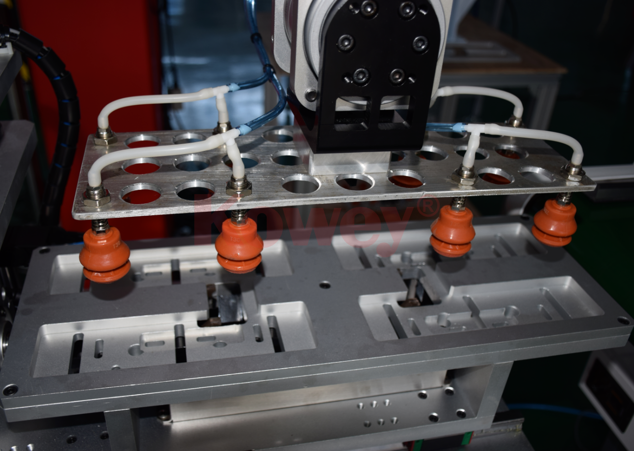 機械手治具-注塑自動化-吸盤式取出治具-機械手治具定制