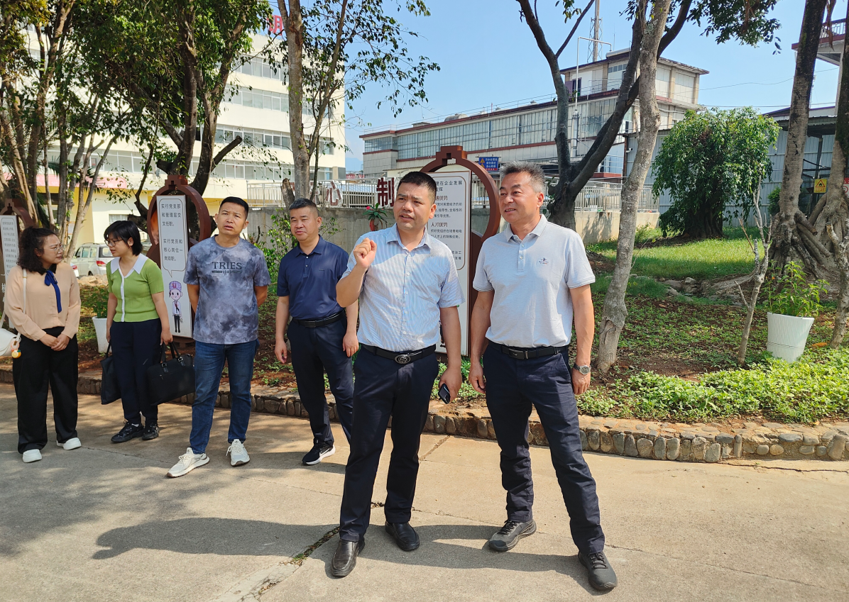 德宏州組織部副部長馮祖懿調(diào)研梁河公司專家工作站及科技副總建設(shè)情況