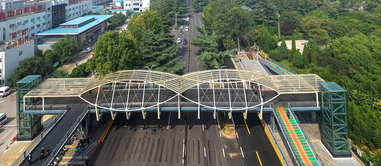 三門峽市崤山路中段市中心醫(yī)院過(guò)街天橋