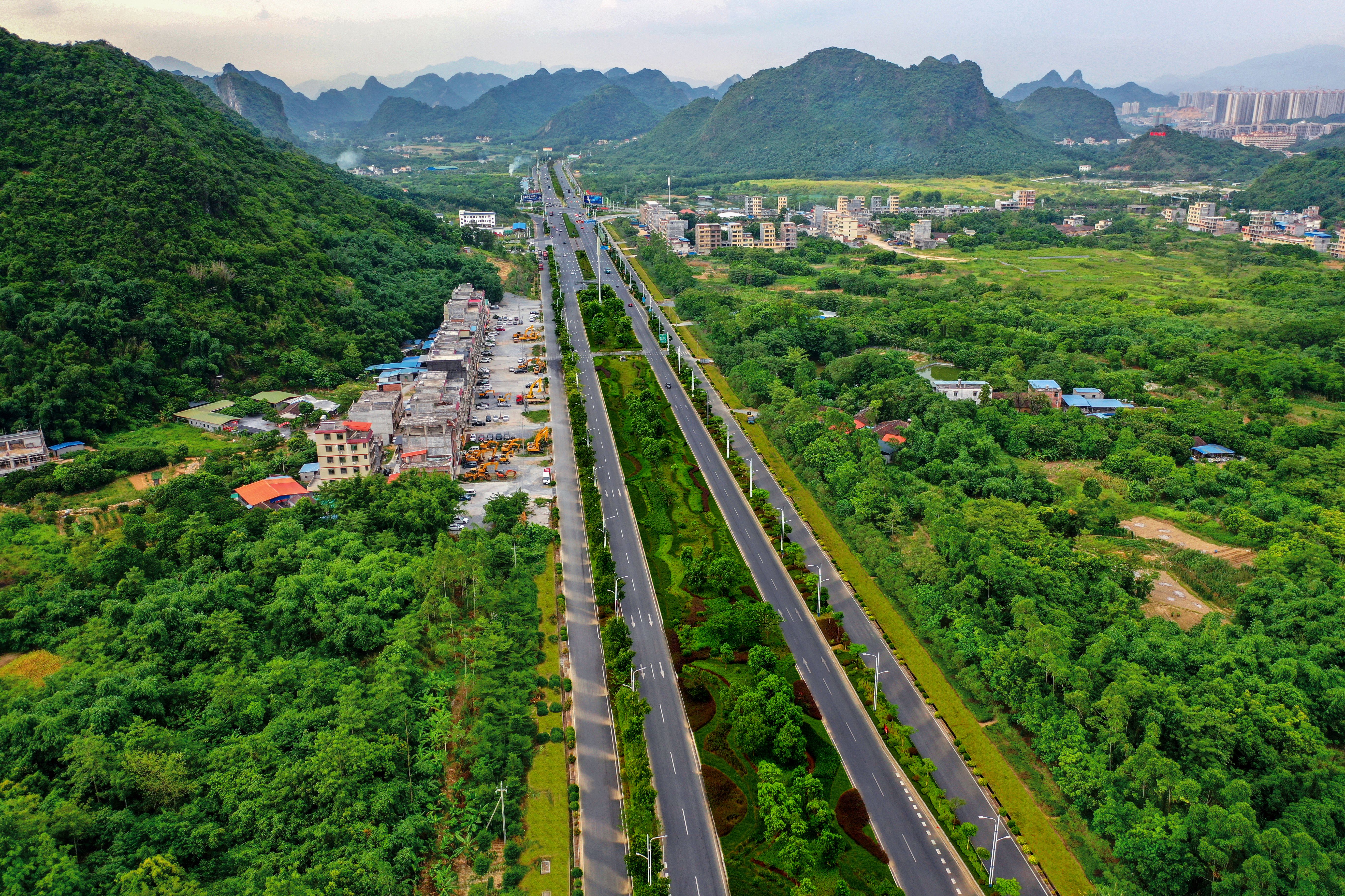 英德市武廣客運(yùn)站前廣場(chǎng)及迎賓大道工程