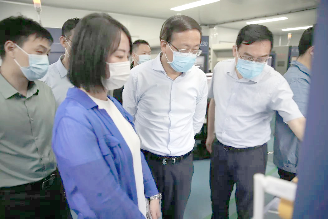 省委统战部副部长曾垂瑞莅临中欧体育登录网页
科技视察 省委统战部副部长曾垂瑞莅临中欧体育登录网页
科技视察