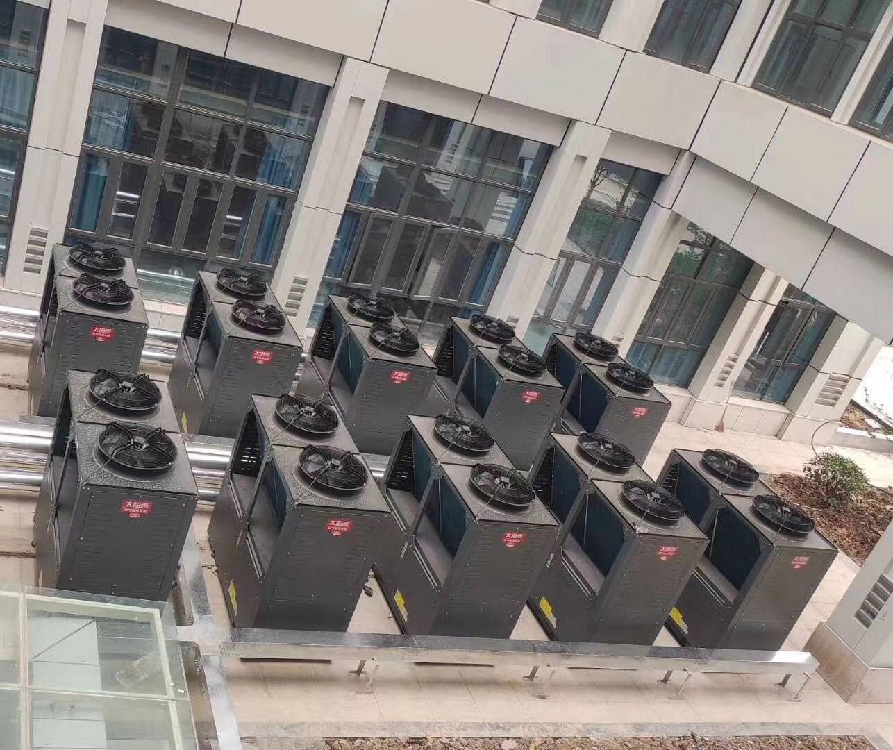 晉江得意龍游泳館空氣能恒溫工程