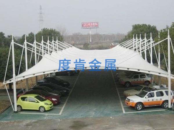 冒頂型膜結構車棚