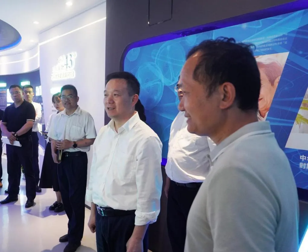 湘江新区管委会何朝晖主任赴Evo视讯官网生物调研