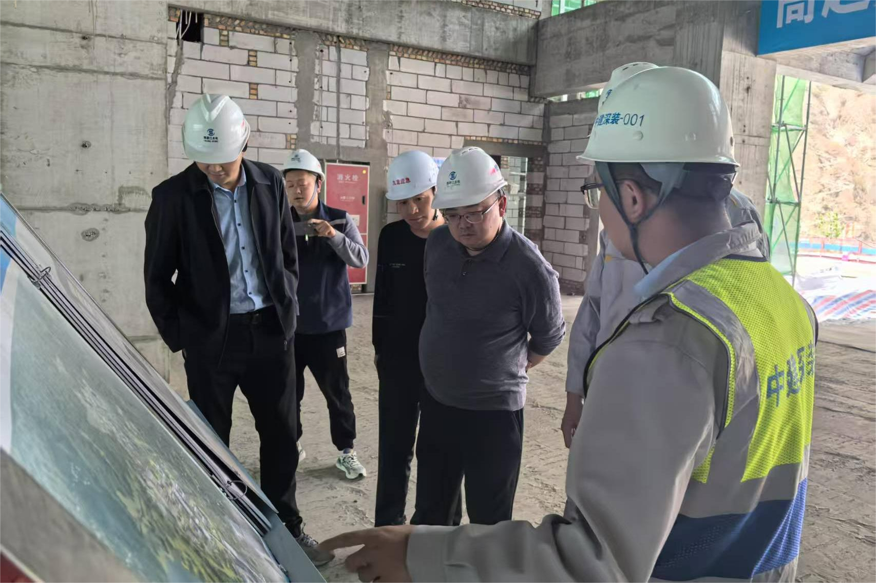 四川省甘孜州九龍縣副縣長張林蒞臨雅礱江孟底溝水電站營地建設工程檢查指導