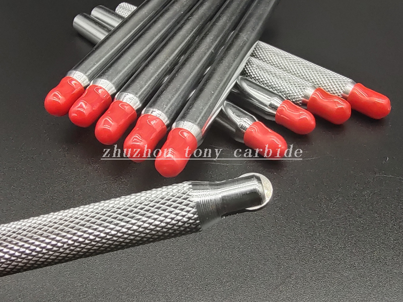 A large supply of wear-resistant glass knives are available in many styles