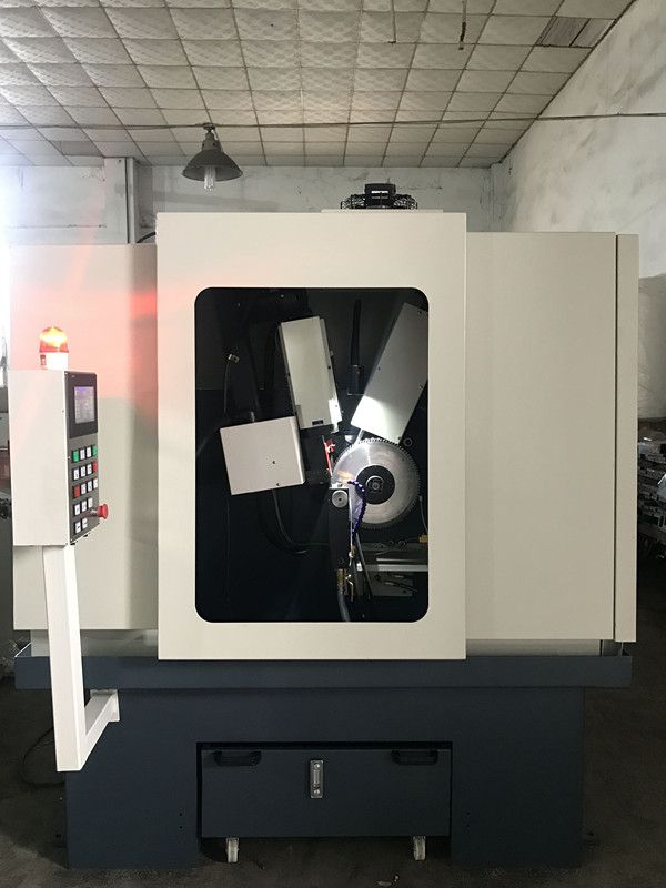 LDX-026(A)封閉式伺服擺角全數(shù)控前后角合金圓鋸片磨齒機