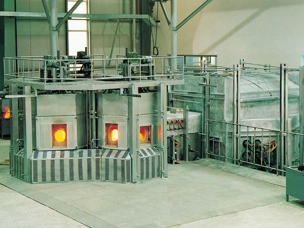 钠钙玻璃电熔炉--人工取料