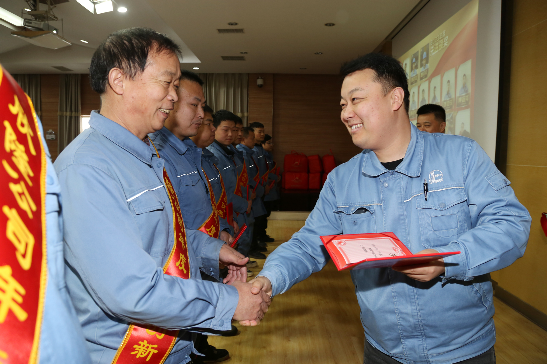 年度先進(jìn)表彰