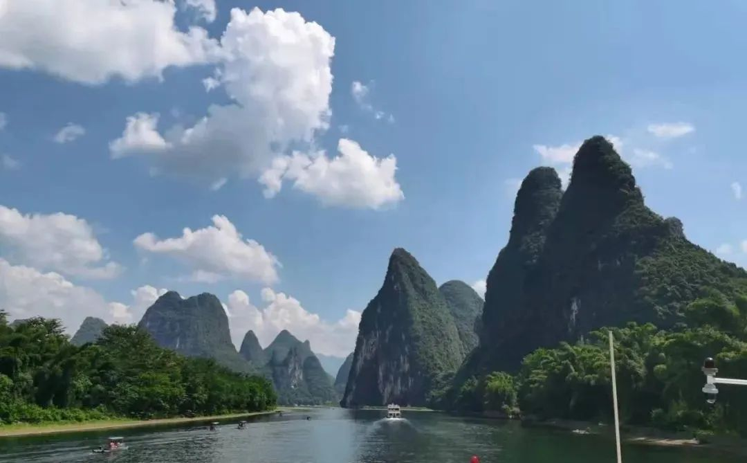 See the world beautiful scenery, create brilliant Yuhong, the company champion tour Guilin!